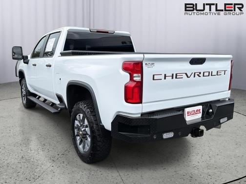 Summit White 2021 Chevrolet Silverado 2500 Custom