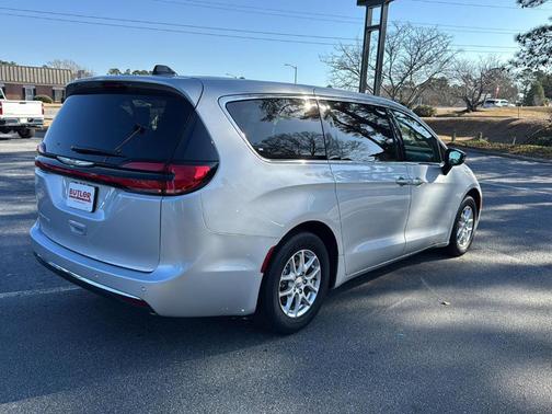 2024 Chrysler Pacifica Touring-L