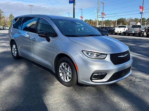 2024 Chrysler Pacifica Touring-L