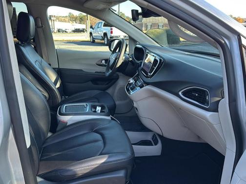 2024 Chrysler Pacifica Touring-L