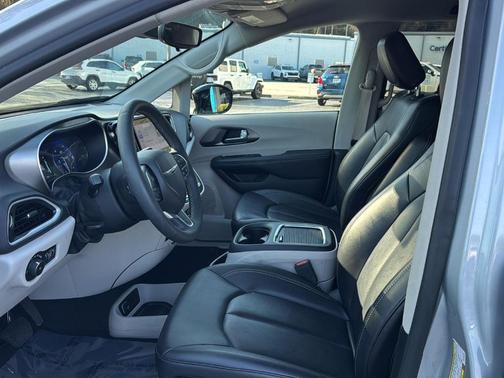 2024 Chrysler Pacifica Touring-L