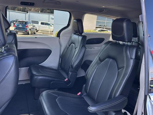 2024 Chrysler Pacifica Touring-L