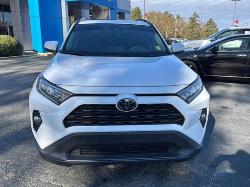 2020 Toyota RAV4 XLE