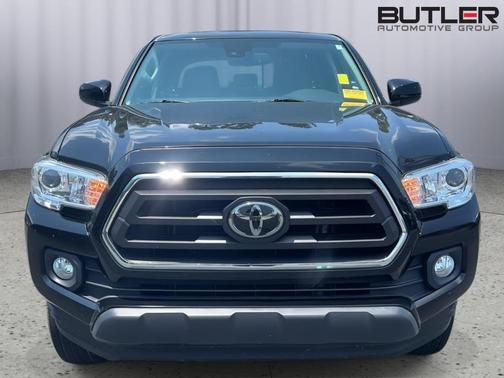 Midnight Black Metallic 2022 Toyota Tacoma SR5
