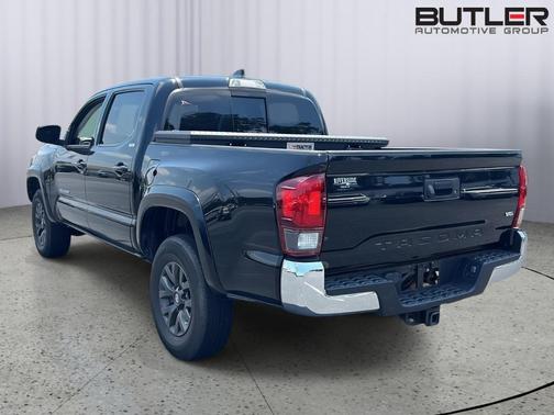 Midnight Black Metallic 2022 Toyota Tacoma SR5