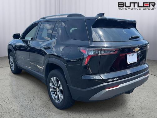 Mosaic Black Metallic 2025 Chevrolet Equinox LT