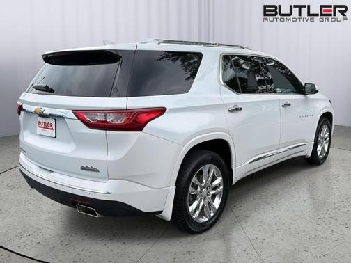 Iridescent Pearl Tricoat 2018 Chevrolet Traverse High Country