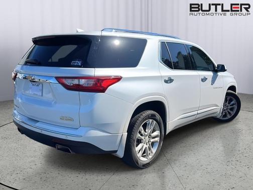 Iridescent Pearl Tricoat 2018 Chevrolet Traverse High Country
