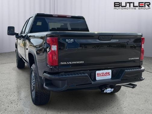 Black 2026 Chevrolet Silverado 2500 Custom