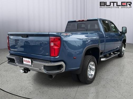 Lakeshore Blue Metallic 2026 Chevrolet Silverado 3500 LT
