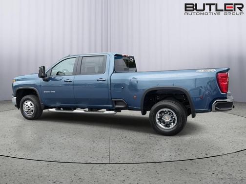 Lakeshore Blue Metallic 2026 Chevrolet Silverado 3500 LT