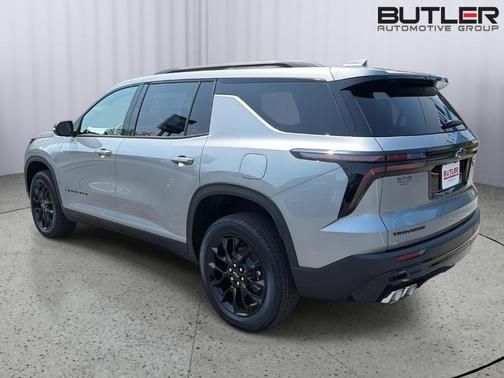 Sterling Gray Metallic 2026 Chevrolet Traverse LT