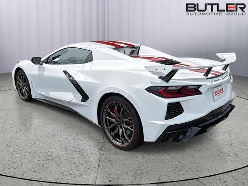 Arctic White 2024 Chevrolet Corvette Stingray w/2LT