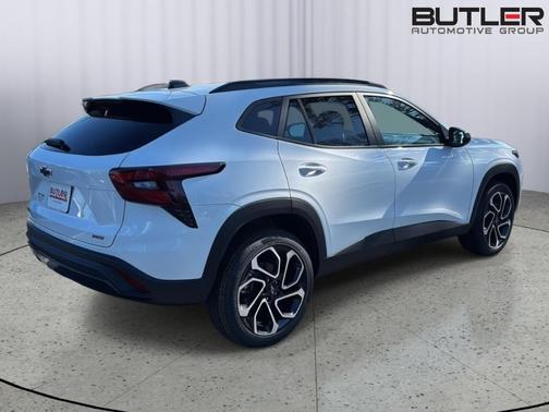 Summit White 2026 Chevrolet Trax 2RS