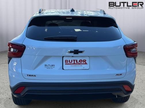 Summit White 2026 Chevrolet Trax 2RS