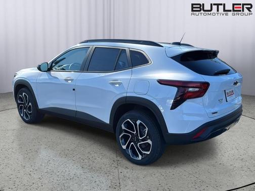 Summit White 2026 Chevrolet Trax 2RS