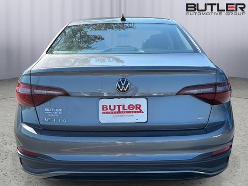 Platinum Gray Metallic 2022 Volkswagen Jetta 1.5T SE