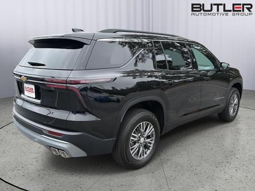 Mosaic Black Metallic 2026 Chevrolet Traverse LT