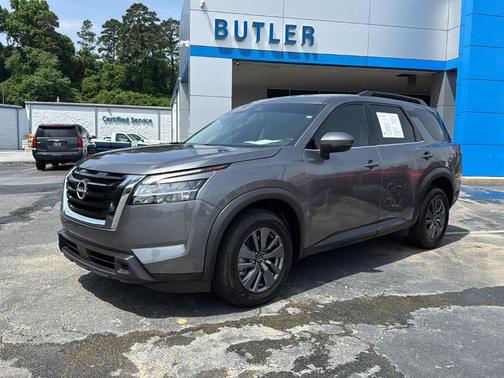 2022 Nissan Pathfinder SV