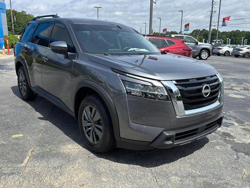 2022 Nissan Pathfinder SV
