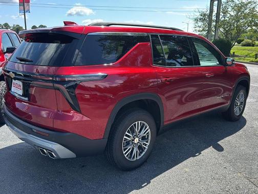 2025 Chevrolet Traverse LT