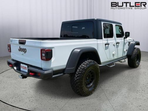 Bright White Clearcoat 2024 Jeep Gladiator Rubicon