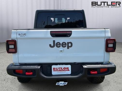 Bright White Clearcoat 2024 Jeep Gladiator Rubicon