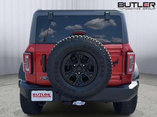 Hot Pepper Red Metallic Tinted Clearcoat 2024 Ford Bronco Wildtrak