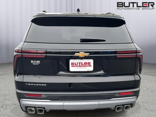 Mosaic Black Metallic 2026 Chevrolet Traverse LT