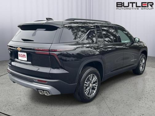 Mosaic Black Metallic 2026 Chevrolet Traverse LT