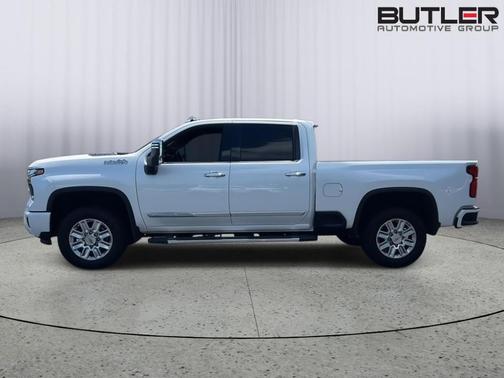 Iridescent Pearl Tricoat 2024 Chevrolet Silverado 2500 High Country