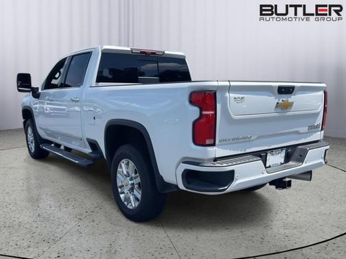 Iridescent Pearl Tricoat 2024 Chevrolet Silverado 2500 High Country