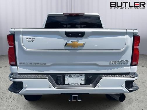 Iridescent Pearl Tricoat 2024 Chevrolet Silverado 2500 High Country