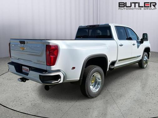 Polar White 2026 Chevrolet Silverado 3500 High Country