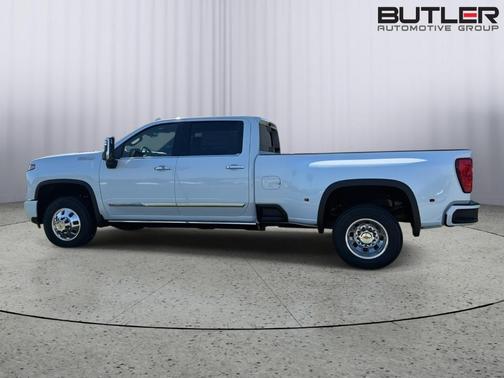 Polar White 2026 Chevrolet Silverado 3500 High Country