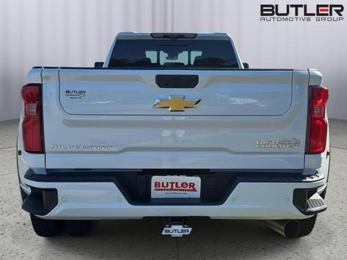 Polar White 2026 Chevrolet Silverado 3500 High Country