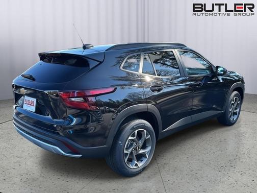 Mosaic Black Metallic 2026 Chevrolet Trax LT