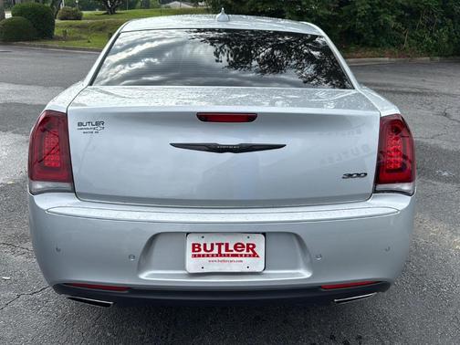 2023 Chrysler 300 Touring L