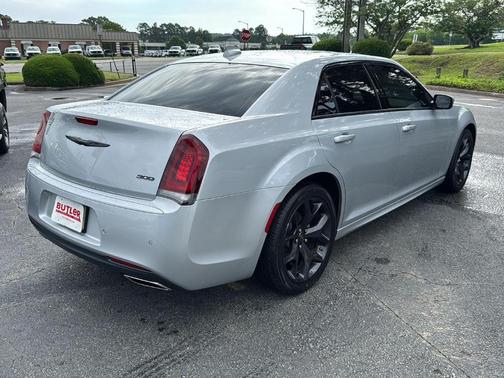 2023 Chrysler 300 Touring L