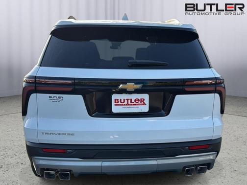 Summit White 2026 Chevrolet Traverse LT