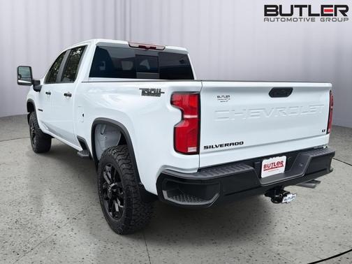 Summit White 2026 Chevrolet Silverado 2500 LT