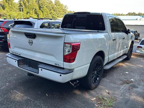2017 Nissan Titan SL