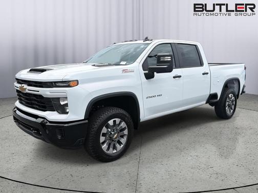 Summit White 2026 Chevrolet Silverado 2500 Custom