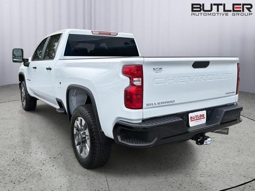 Summit White 2026 Chevrolet Silverado 2500 Custom