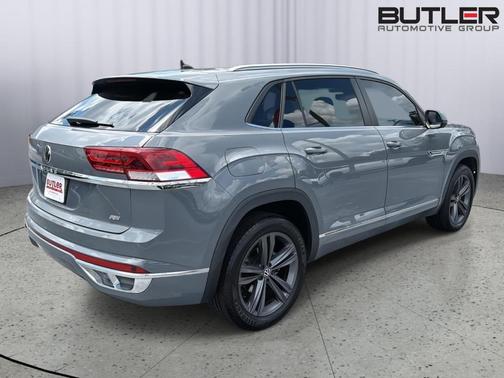 Pure Gray 2021 Volkswagen Atlas Cross Sport 3.6L V6 SE w/Technology R-Line