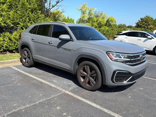 Pure Gray 2021 Volkswagen Atlas Cross Sport 3.6L V6 SE w/Technology R-Line