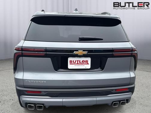 Sterling Gray Metallic 2026 Chevrolet Traverse LT