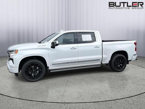 Iridescent Pearl Tricoat 2024 Chevrolet Silverado 1500 High Country