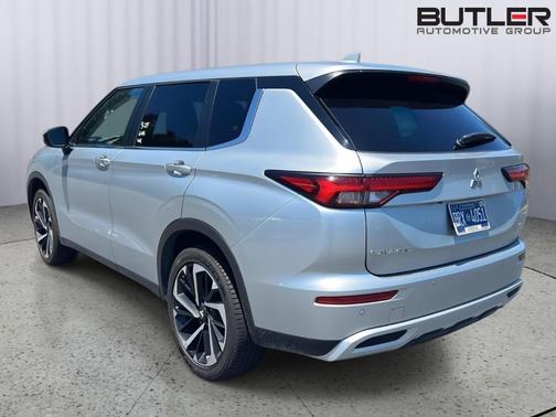 Alloy Silver 2024 Mitsubishi Outlander SE