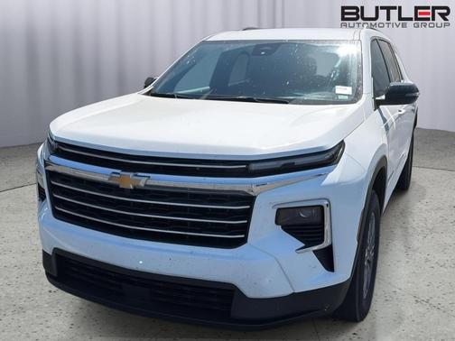 Summit White 2025 Chevrolet Traverse LT